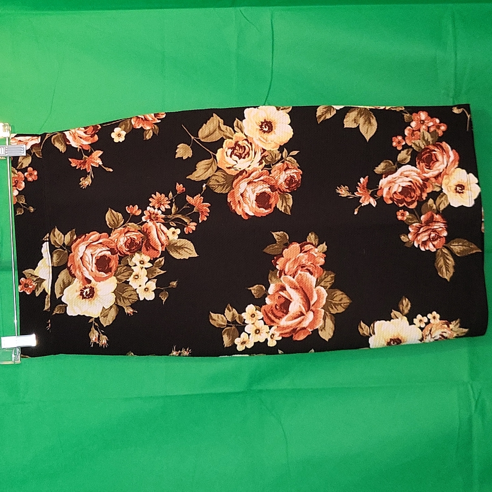 Black with floral print pencil skirt size small